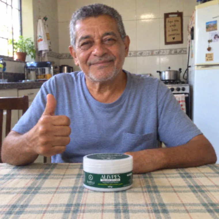 Antônio Ferreira com o pote de ALIVPES